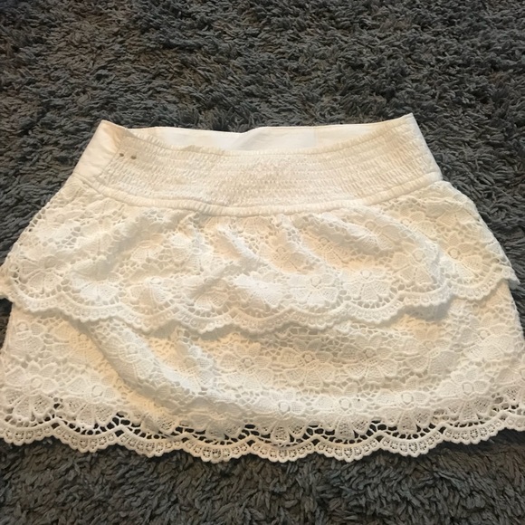 Lace mini skirt - Picture 3 of 4